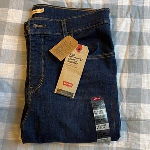 NWT Levi 720 High Rise Super Skinny Sz 14 Short